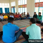 회복적 정의 실천의 글로벌 동향 분석 - A diverse Malaysian community gathered in a bright, open-air community center, engaged in a restorat...